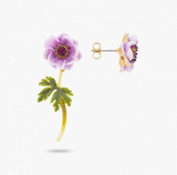 Boucles d'oreilles tiges asymétriques anémones violettes by Les Néréides
