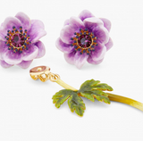 Boucles d'oreilles tiges asymétriques anémones violettes by Les Néréides