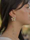 Boucles d'oreilles pendantes fleur de poirier by Nach