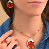 Collier pendentif perles du Japon plumes et cuir | rouge  by Satellite